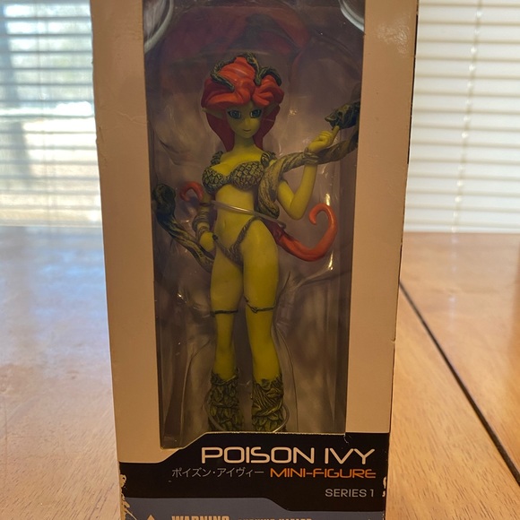 Ame-Comi series 1 action figure- poison ivy - Picture 2 of 5